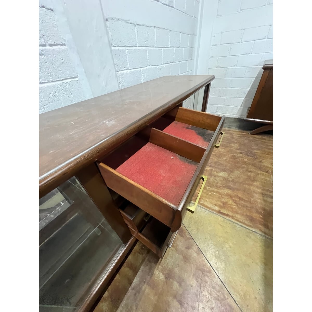 Comedor Vintage Palo Rosa para 6 Personas con Vitrina y Gabinete — foto 10