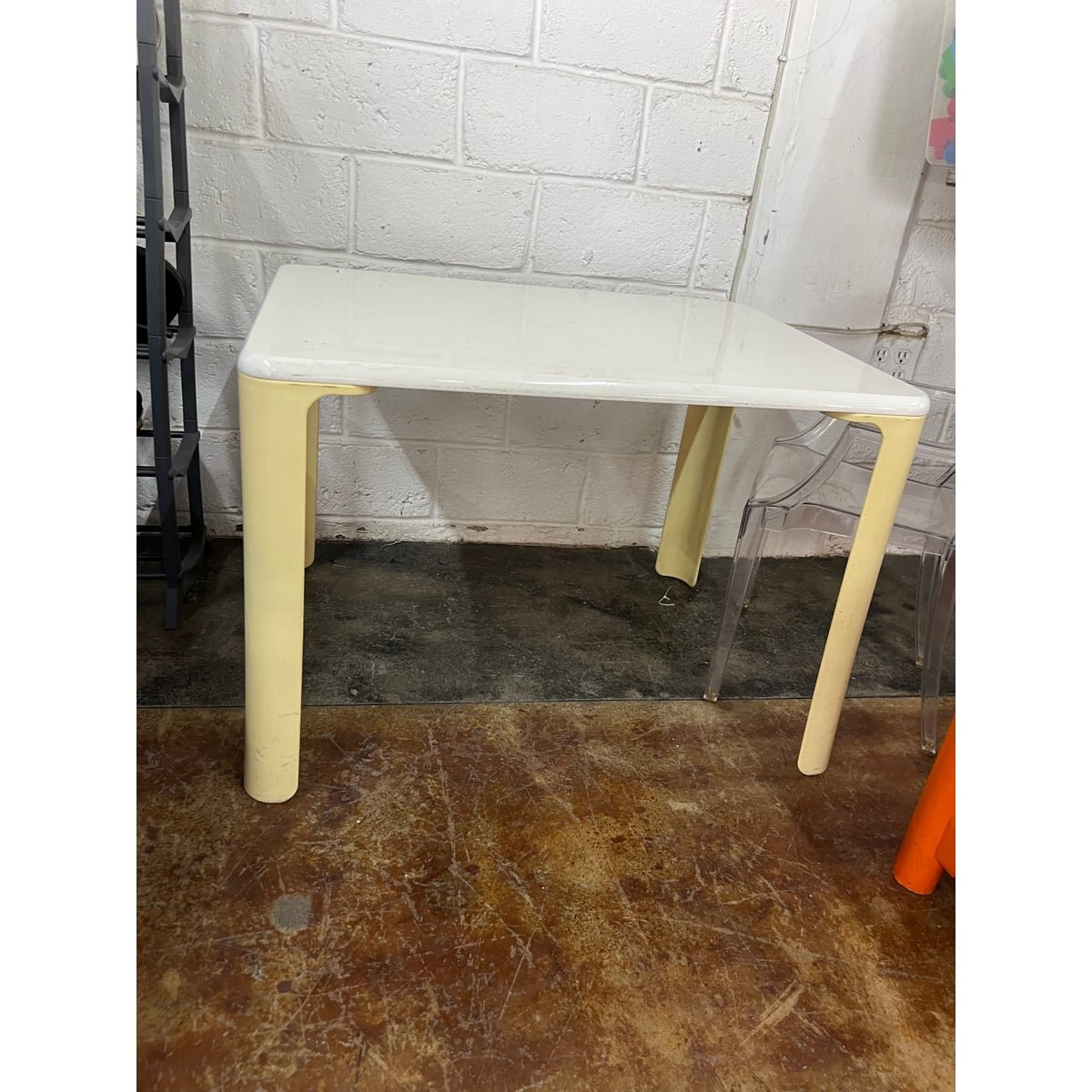 Mesa con 2 Sillas Translúcidas Estilo Ghost Louis — foto 4