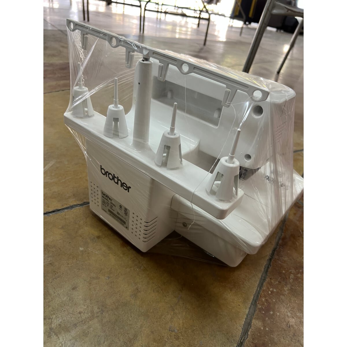 Maquina de Coser Overlock Brother 3034D de 3-4 Hilos — foto 5