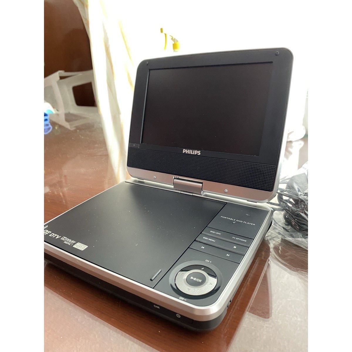 Reproductor de DVD Portátil Philips Pantalla 7" con TV Digital