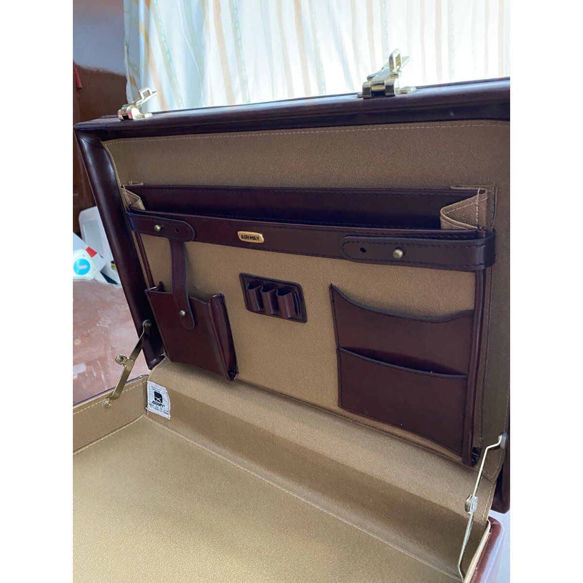 Portafolio Rígido Airway Tipo Attaché Café — foto 3