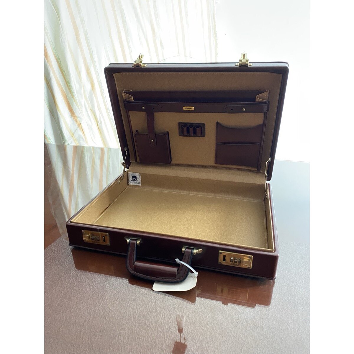 Portafolio Rígido Airway Tipo Attaché Café — foto 2